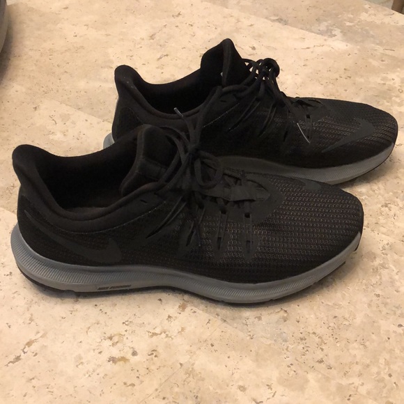 Women's Black Nike's Size 8 - Picture 3 of 6